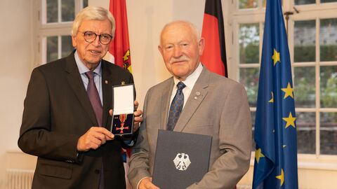 Auszeichnungen zu "75 Jahre Hessen"