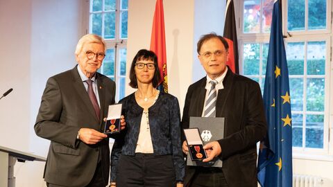 Auszeichnungen zu "75 Jahre Hessen"