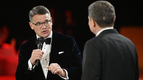 Ministerpräsident Rhein im Gespräch beim Ball des Sports