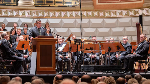 Ministerpräsident Boris Rhein spricht beim Adventskonzert