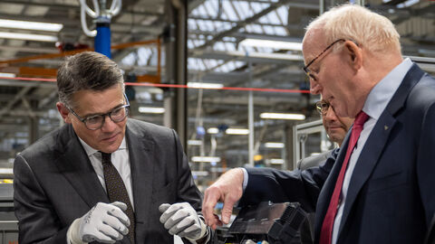 Ministerpräsident Boris Rhein besucht das Familienunternehmen Viessmann in Allendorf (Eder)