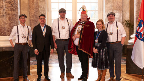 Ministerpräsident Boris Rhein und seine Frau Tanja Raab-Rhein empfangen im Schloss Biebrich in Wiesbaden hessische Fastnachtsvereine