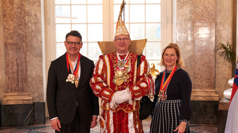 Ministerpräsident Boris Rhein und seine Frau Tanja Raab-Rhein empfangen im Schloss Biebrich in Wiesbaden hessische Fastnachtsvereine