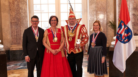 Ministerpräsident Boris Rhein und seine Frau Tanja Raab-Rhein empfangen im Schloss Biebrich in Wiesbaden hessische Fastnachtsvereine