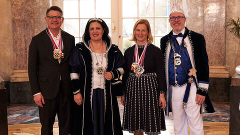 Ministerpräsident Boris Rhein und seine Frau Tanja Raab-Rhein empfangen im Schloss Biebrich in Wiesbaden hessische Fastnachtsvereine