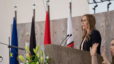 Landtagspräsidentin Astrid Wallmann am Rednerpult