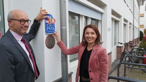 Landespolizeipräsident Roland Ullmann gemeinsam mit Bürgermeisterin Monika Böttcher