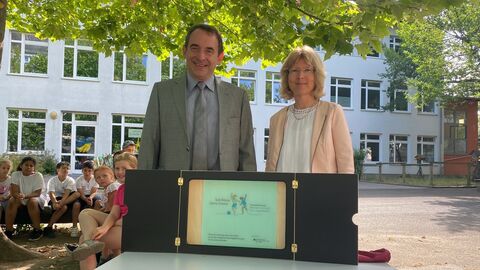 Aufnahme von Kultusminister Prof. Dr. R. Alexander Lorz und Schulleiterin Barbara Kessler