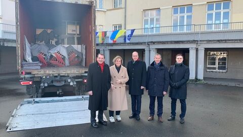Gruppenfoto zum Hilfstransport in Rüsselsheim